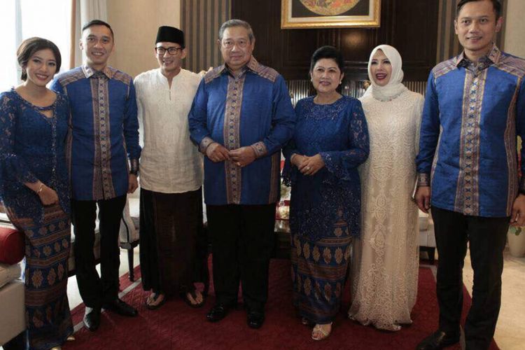 Wakil Gubernur terpilih DKI Jakarta Sandiaga Uno saat bersilaturahim ke kediaman Presiden ke enam RI Susilo Bambang Yudhoyono pada Hari Raya Idul Fitri 1438 Hijriah, Minggu (25/6/2017).