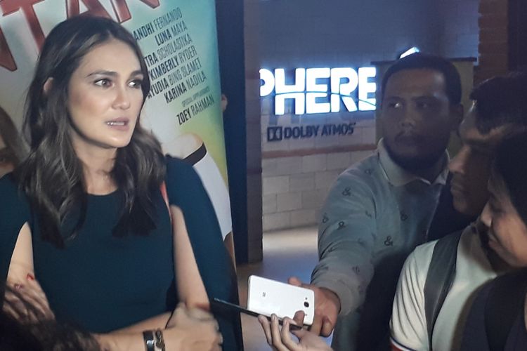 Luna Maya dijumpai awak media di CGV Blitz Grand Indonesia, Jakarta Pusat, Selasa (6/6/2017).