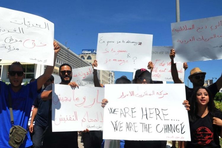 Puluhan orang berunjuk rasa di pusat kota Tunis, Tunisia menuntut hak makan dan minum di ruang publik sepanjang bulan Ramadhan.