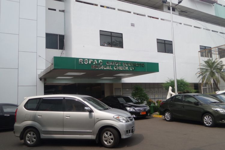 Hermansyah (46), ahli telematika yang diserang di Tol Jagorawi pada Minggu (9/7/2017) dini hari, dipindah perawatannya ke Rumah Sakit Pusat Angkatan Darat (RSPAD) Gatot Subroto, Jakarta Pusat.