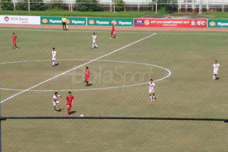 Suasana pertandingan timnas U-19 Indonesia vs Brunei Darussalam pada pertandingan Grup B Piala AFF U-18 2017 di Stadion Thuwuna, Rabu (13/9/2017).