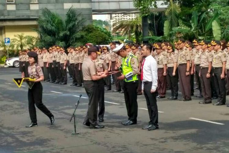 Aiptu Sunaryanto, Polisi yang Gagalkan Penodongan di Angkot Terima Penghargaan dari Kapolda