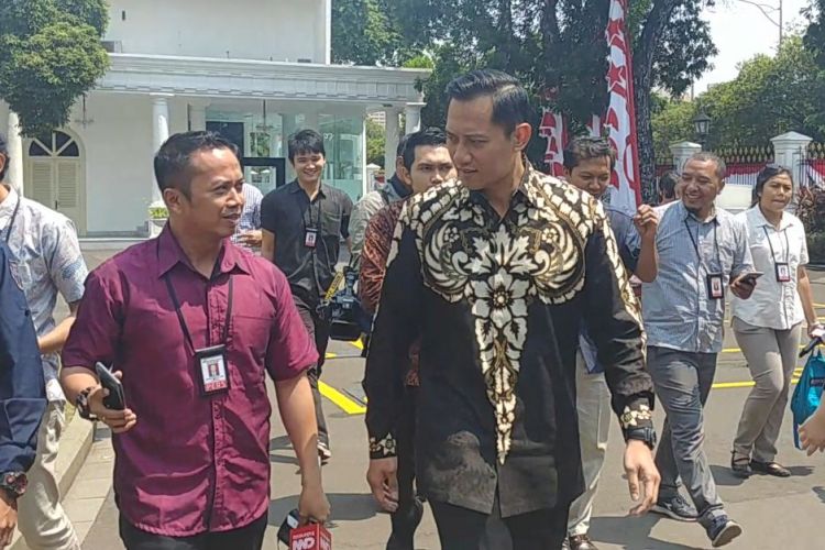 Agus Harimurti Yudhoyono menemui Presiden Joko Widodo di Istana, Kamis (10/8/2017).