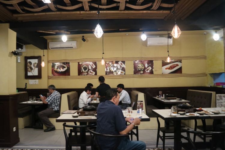
Suasana di Restoran Jepang ala Hokkaido, Zin.