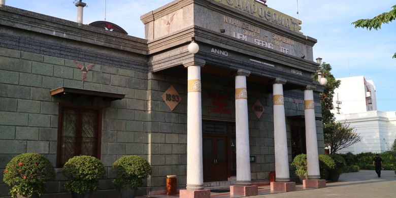 



Gedung House of Sampoerna yang masih terjaga arsitekturnya, dari mulai pertama dioperasikan 1938.