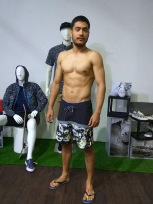 
Celana surfing Quik Silver Boardshort yang bisa kering dalam waktu dua menit.