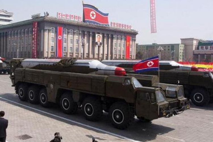 Misil balistik Musudan dalam sebuah parade militer di Pyongyang, Korea Utara.