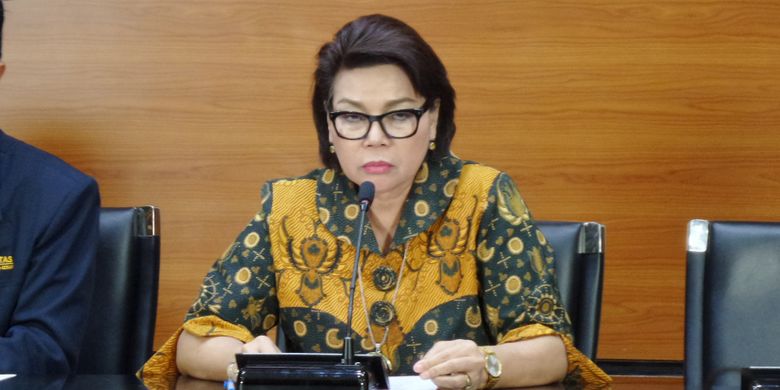 Wakil Ketua KPK Basaria Panjaitan saat mengumumkan penetapan tersangka di Gedung KPK, Jakarta, Jumat (31/3/2017).