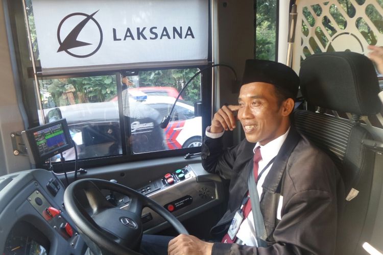 Cerita Pengemudi Kendarai Bus Transjakarta di Ketinggian 23 Meter...