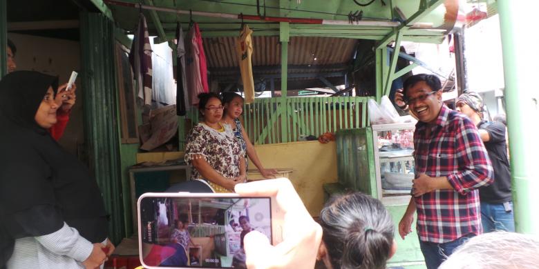 Calon wakil gubernur DKI Jakarta Djarot Saiful Hidayat berkampanye di RW 7 Kampung Jawa, Karet, Jakarta Selatan, Selasa (17/1/2017)
