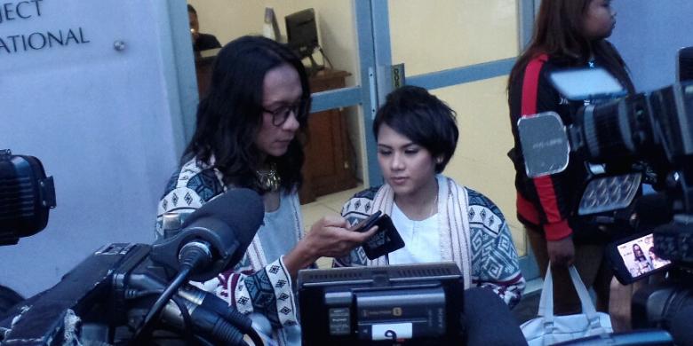 Artis peran Aming dan sang istri Evelyn saat diabadikan di kawasan Tendean, Jakarta Selatan, Kamis (19/1/2017).