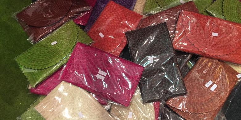 

Anggita Muslimah
Koleksi tas batik dari label Bali Creative dalam Indonesia Fashion Week 2017 di Jakarta, Jumat (3/2/2017). 