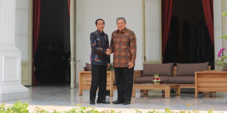 Presiden Joko Widodo dan Presiden keenam Susilo Bambang Yudhoyono di Istana Merdeka, Jakarta, Kamis (9/3/2017).