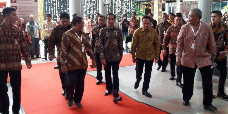 Jokowi: E-KTP "Bubrah" Gara-gara Anggaran Dikorupsi!