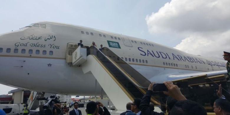 Raja Arab Saudi Salman Bin Abdulazis Al Saud meninggalkan Pulau Bali, Minggu (12/3/2017) pada pukul 11.13 Wita, menggunakan pesawat kerajaan.