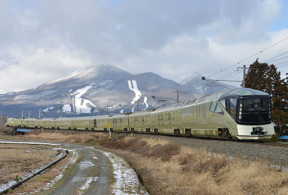 Kereta api supermewah Jepang.